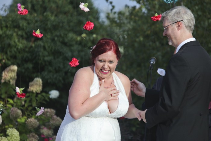 hilarious professional wedding photos  laughing throughout the ceremony